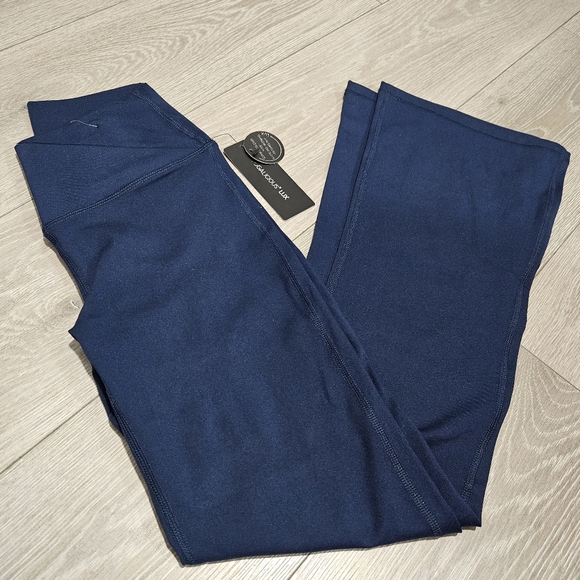 YOGALICIOUS NWT Lux Sophia High Crossover Elastic Free Waist 7/8 Flare Pants - Picture 4 of 11